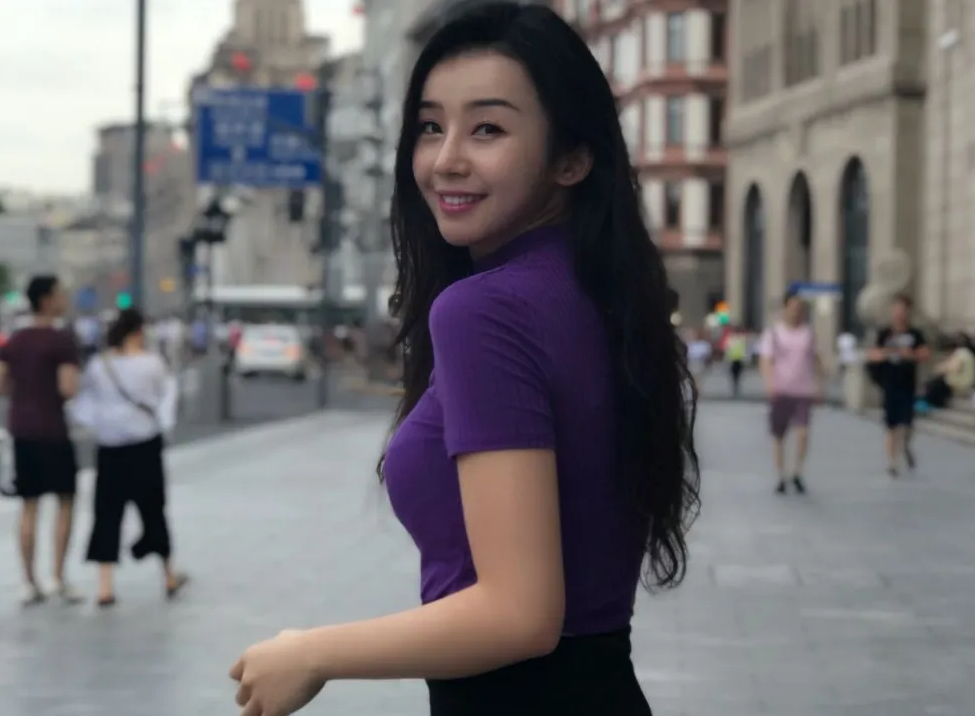 看得出来,张曼源作为前央视节目《nba最前线》的主持人,虽然已经离开