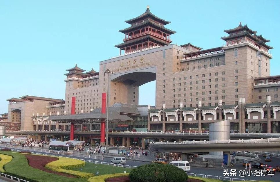 北京西站停车场收费标准2022，北京西站停车场停一天多少钱？