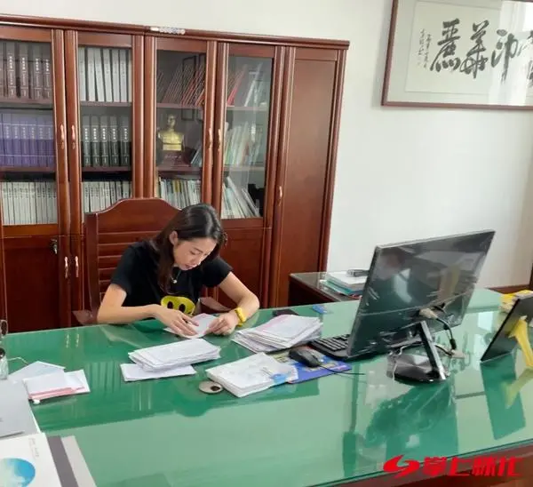 【代表風采】?小荷才露尖尖角——記懷化市第六屆人大代表楊新元