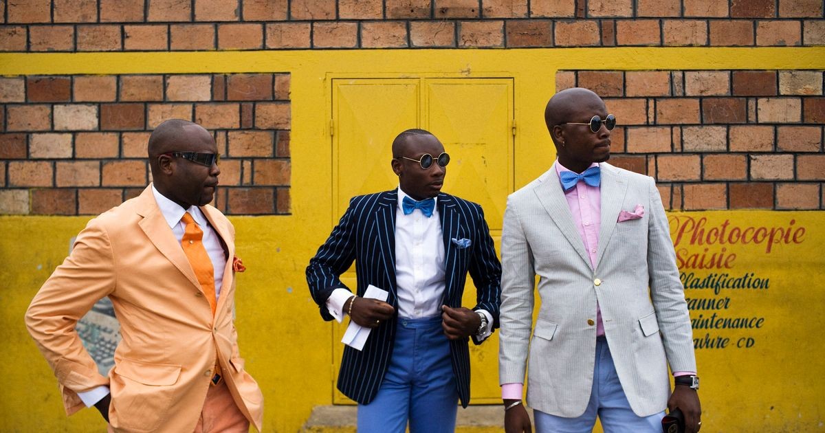 对于非洲刚果金和刚果布的萨普人来说,装杯就是第一生产力, 走在尘土