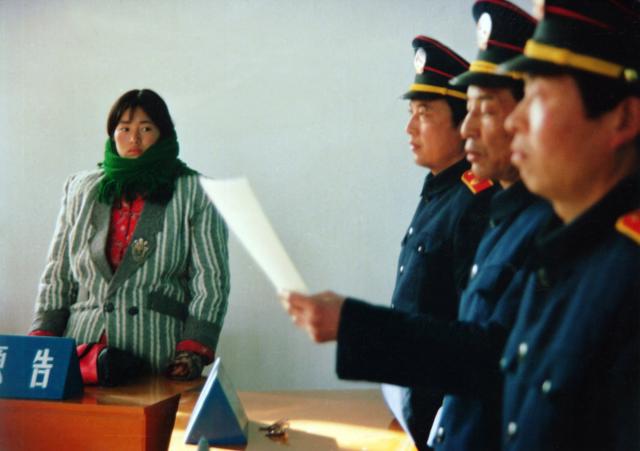 2002年，黑心律师索要3.2万元代理费，山东农妇一路乞讨进城申诉