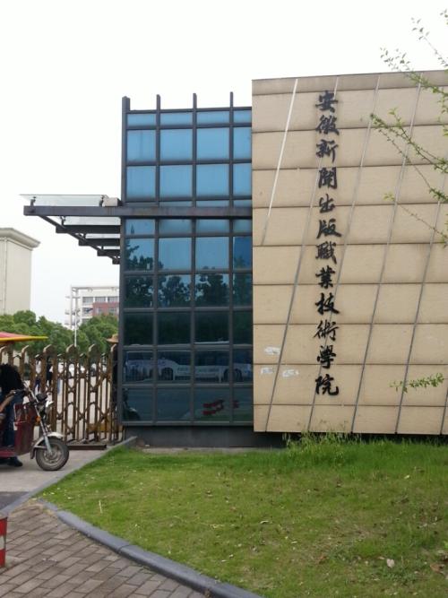 填错号码还有理了，外卖小哥多跑一趟反遭辱骂，学校称是新生