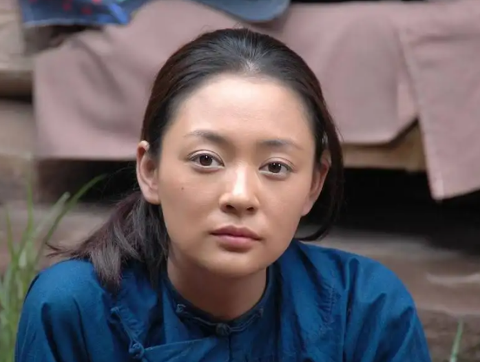 离婚13年后，连奕名和陈佳妍的生活状况有何不同？