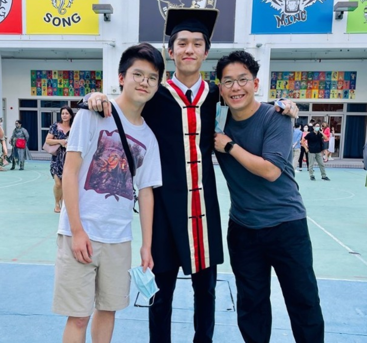 林晓峰小儿子高中毕业，17岁像极了老爸，继承父母音乐天赋，恭喜！