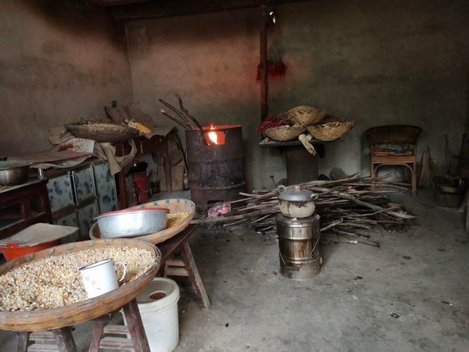 河南15岁男孩父亲去世，和母亲低保度日，4年后，以677分考上清华