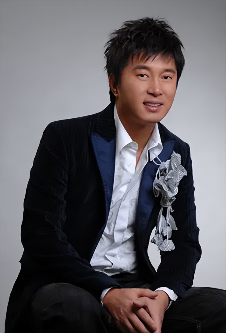 歌手满文军：两次婚姻两副面孔，他的故事比你看到的更恶劣