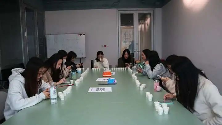 8款减糖即饮奶茶对比，这两款原料品质高，口感更好