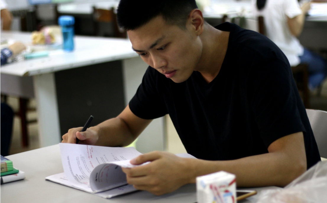 教师工资或将上涨，河北等地已经率先实施，老师们的春天来了