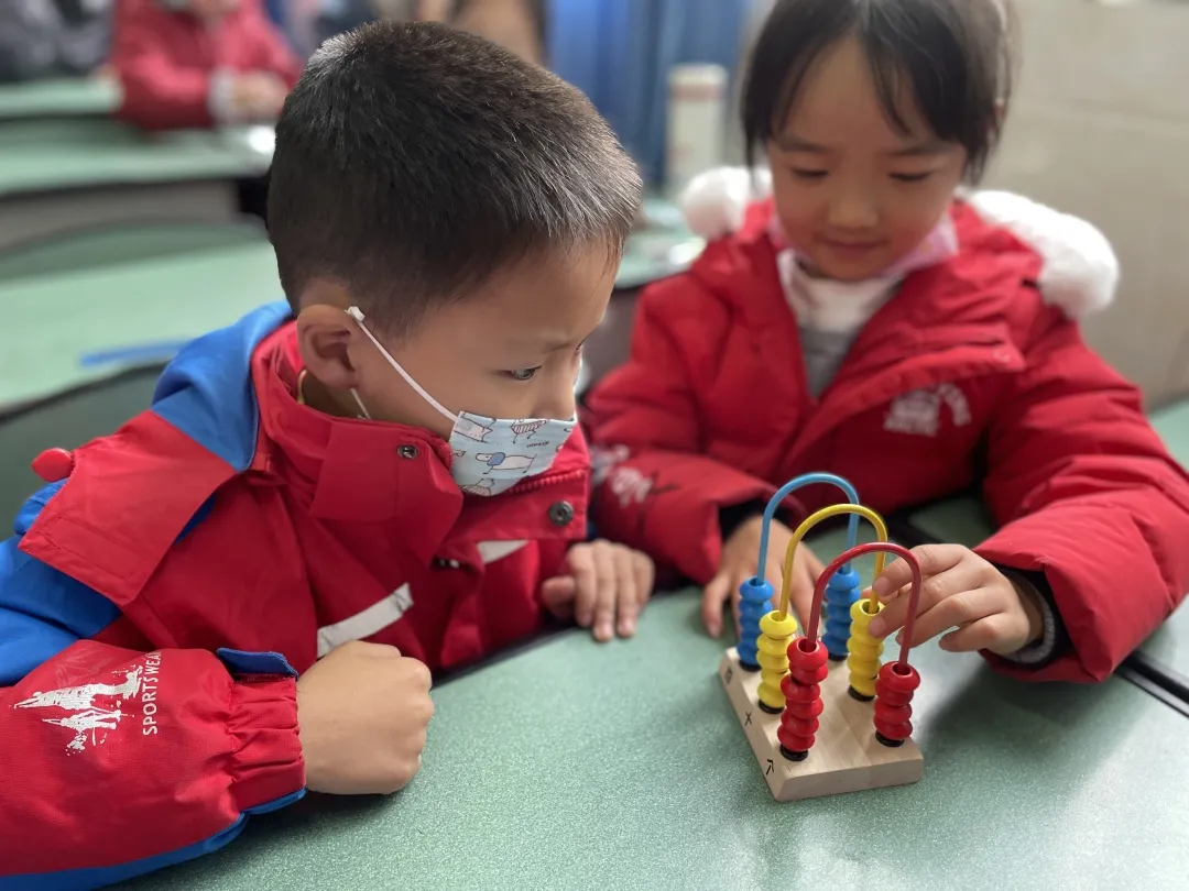 小课题 大作为——西航港小学“动手操作能力”小课题组专题汇报