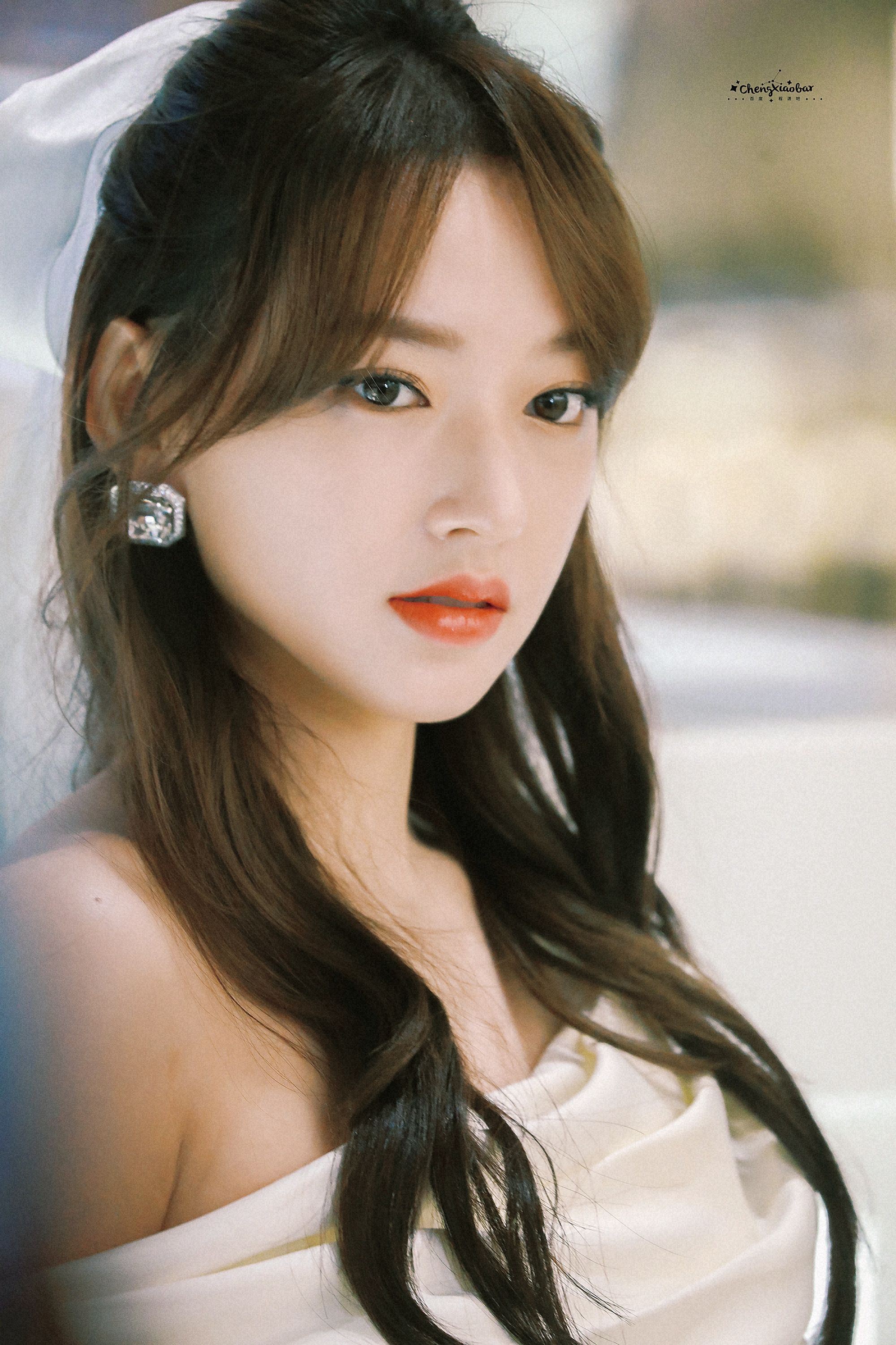 程潇白色露肩长礼服活动照合集