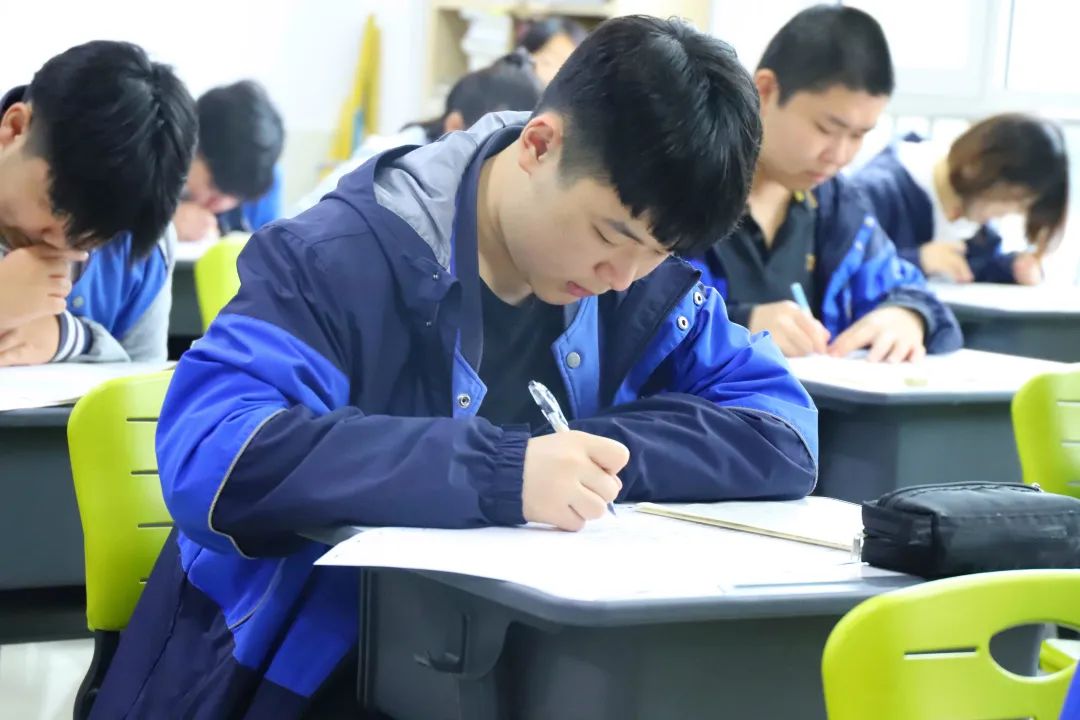 期中考试 | 同学，你认真答题的样子闪闪发光
