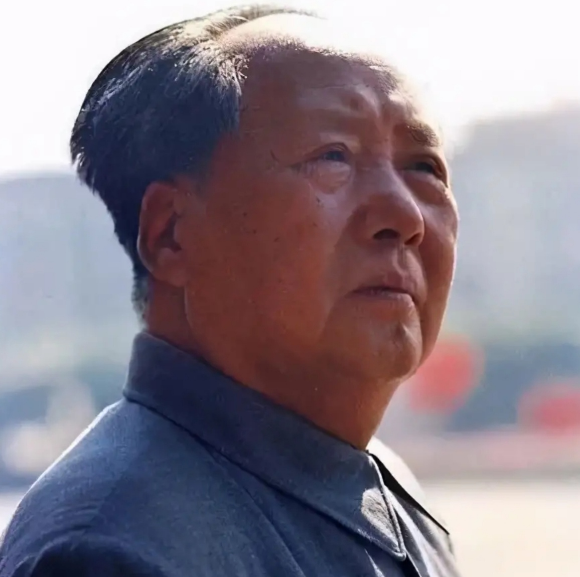 暮年仍有童心在，毛主席白内障手术后盲写鲁迅一首诗送医生