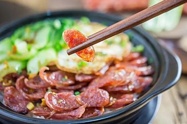 腊肠晾好了，不会吃可不行！分享4种美味做法，家人孩子都爱吃
