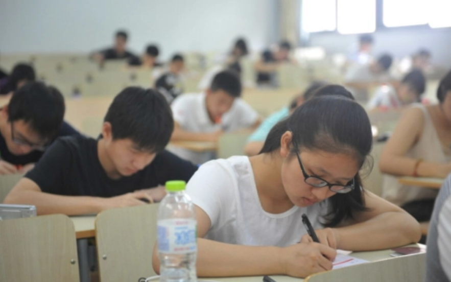 四六级只有大学能考吗（四六级名额要靠）