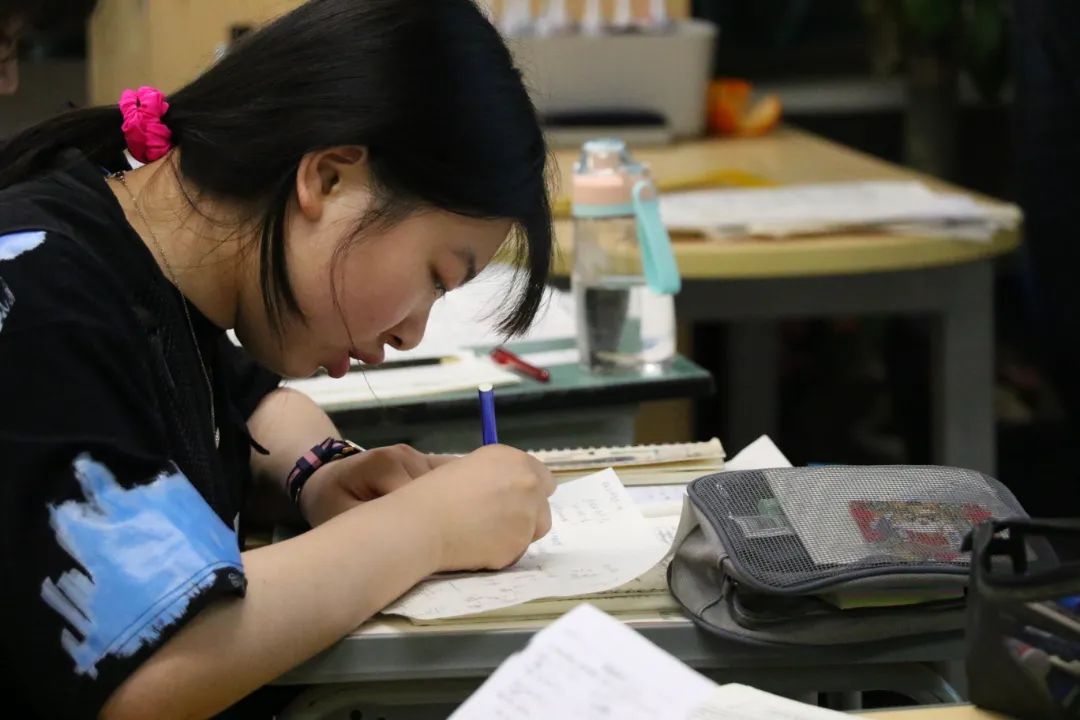 高考倒计时40天！致敬每一位成都为明的追梦者，决胜高考志做黑马