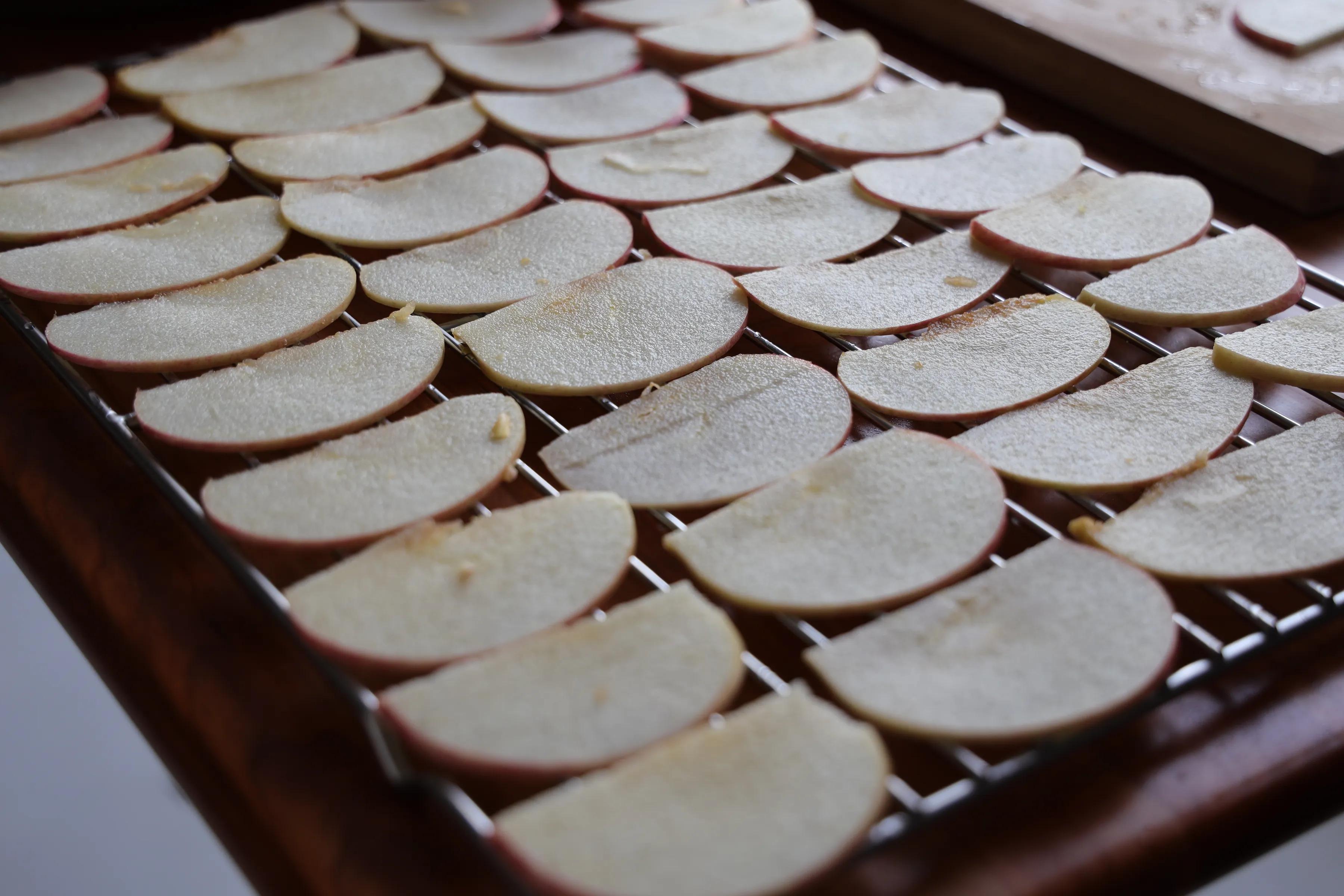 苹果别直接吃了，简单一步做成小零食，酸酸甜甜嘎嘣脆，超好吃