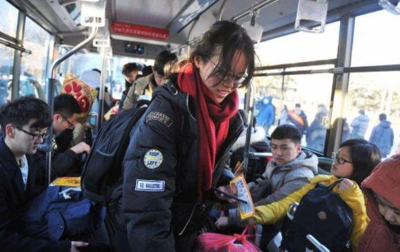 江苏当地再发通知！高校假期将一律延长，学生看完有些担忧