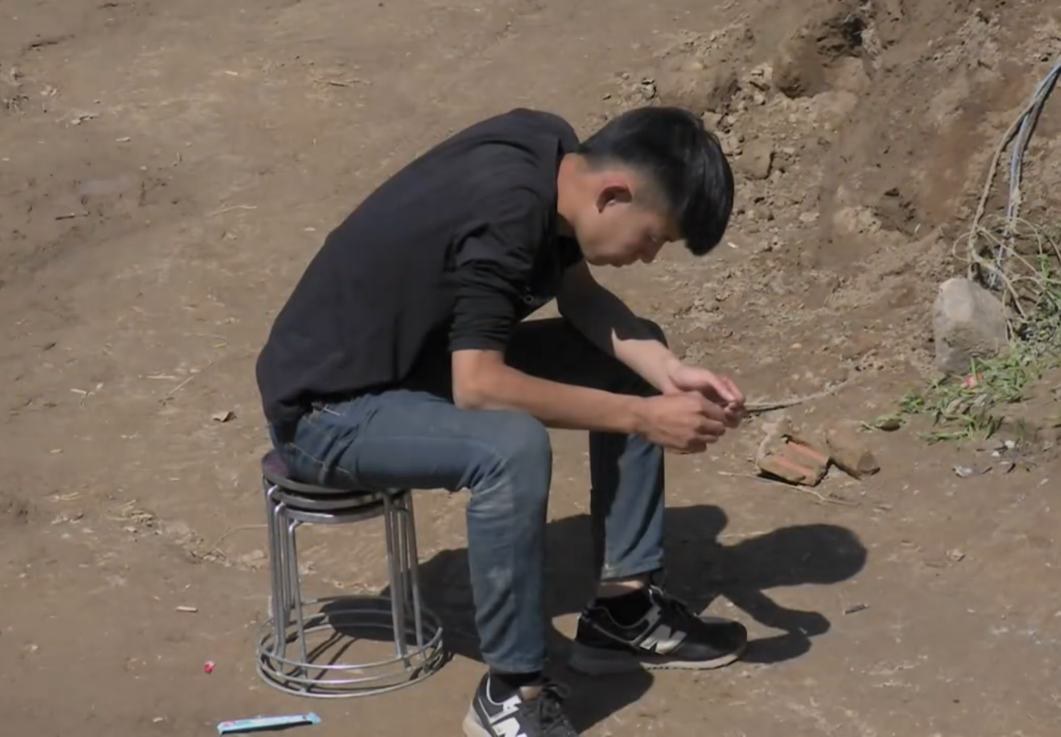 山东16岁富二代：逼姥爷下跪磕头，和母亲绝交，如今逆袭成为歌手