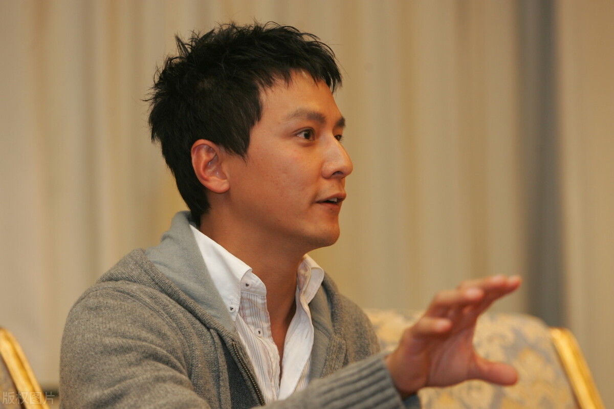吴彦祖结婚后就开始淡出娱乐圈,结婚后吴彦祖把自己大部分时间都放在