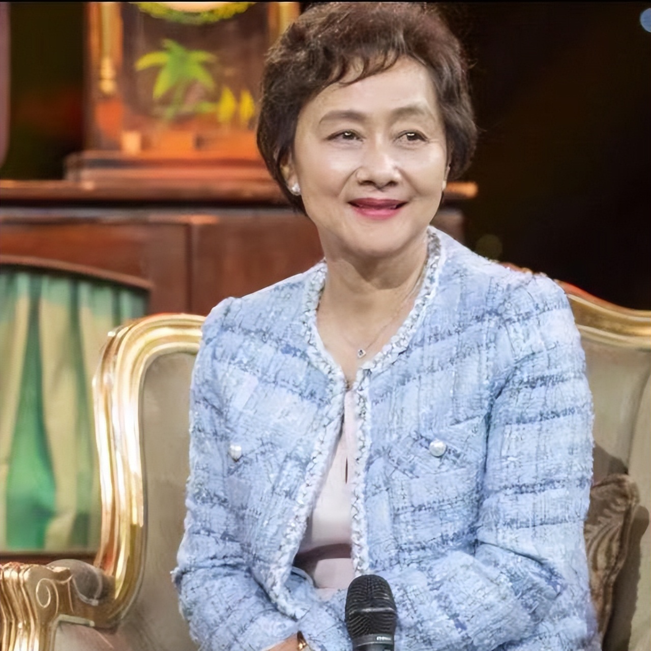 看了这4位老艺术家的发型,就知道时尚不分年龄,选对发型太重要