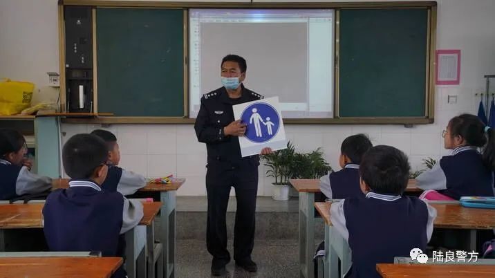 陆良警方交通安全进校园