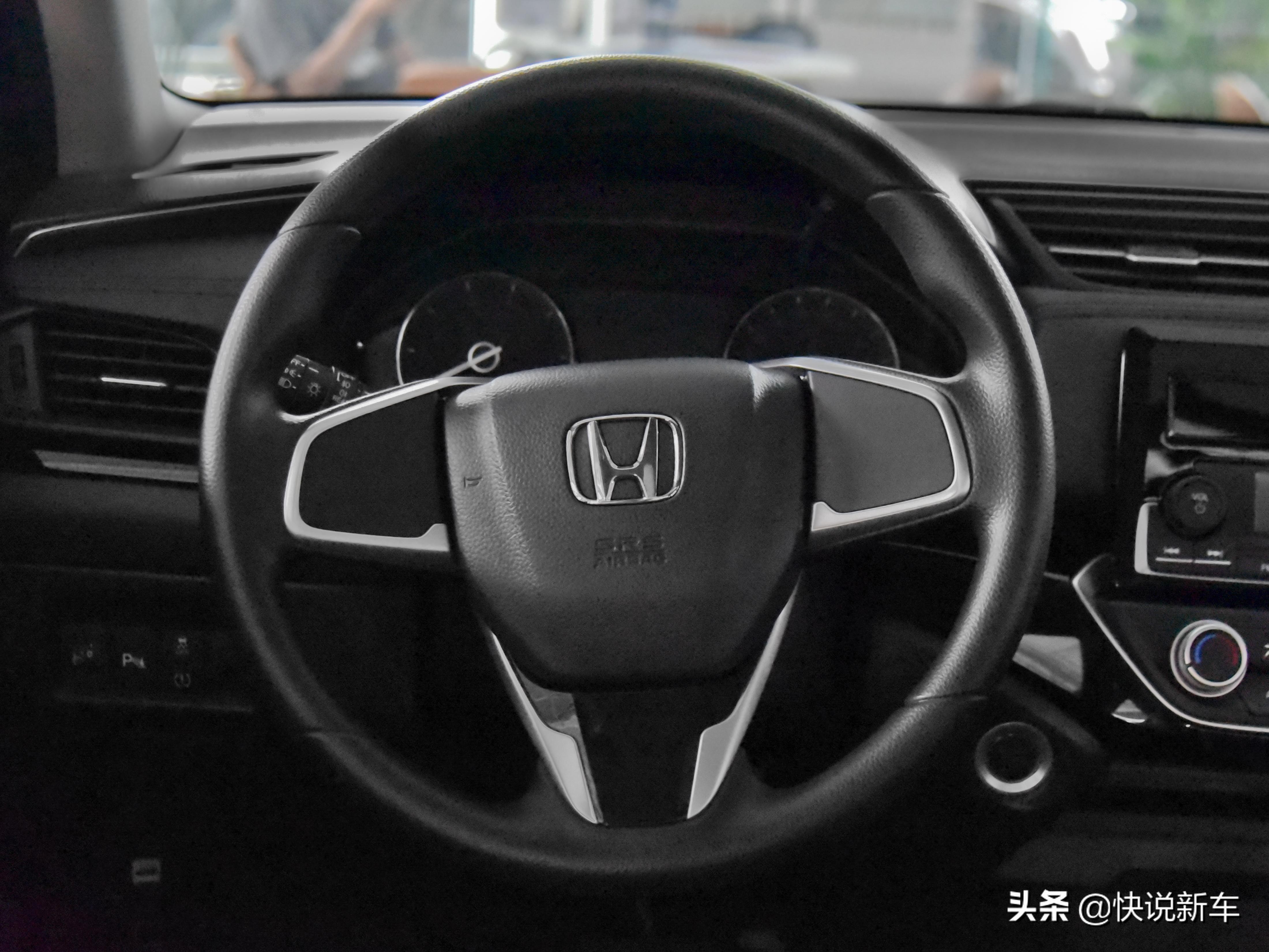 空间大，性价比高，油耗4.9L/100km，带你看凌派