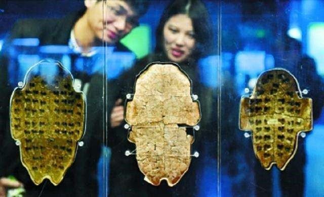 2008年，清华大学破译战国竹简，揭开了甲骨文百年谜团