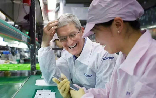 苹果iPhone13热销，富士康8000元高薪招人，年轻人为何不愿进厂？