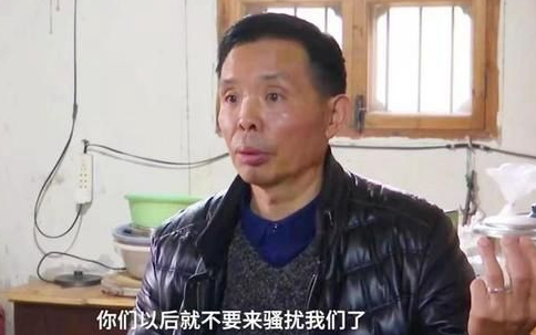 农村娃北京博士毕业后，翻脸不认病危母亲，亲哥哥：父母是吸血鬼