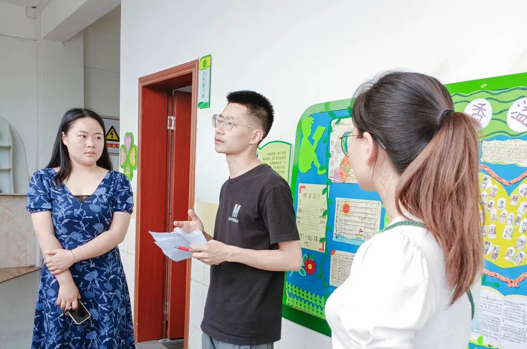 成都市双流区黄甲小学举行读书节之阅读展板评比活动