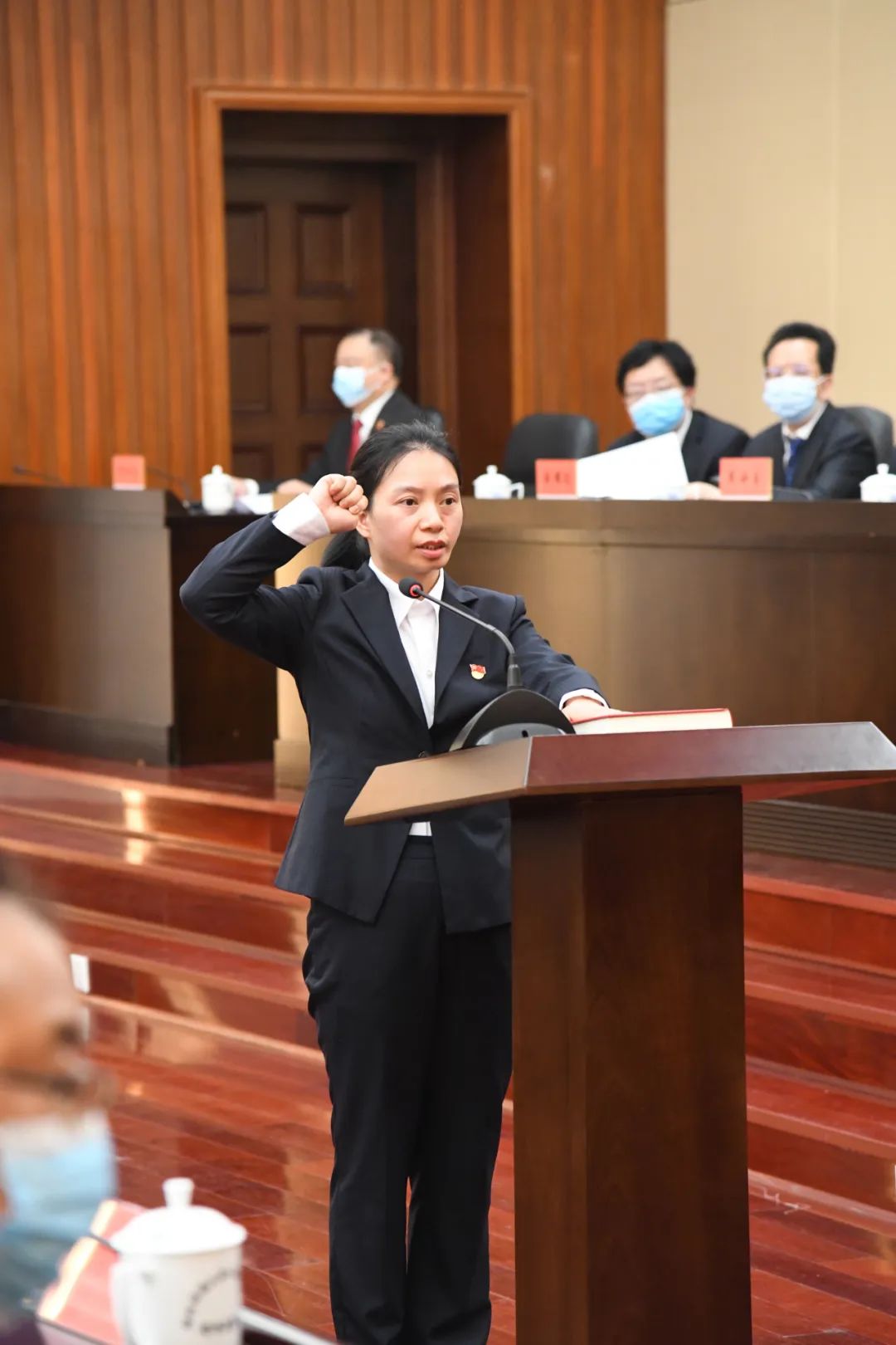 市六届人大常委会举行第三次会议