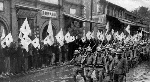 南京被日军攻陷，大汉奸陶锡三宴请日军军官，女儿姨太太无辜遭殃