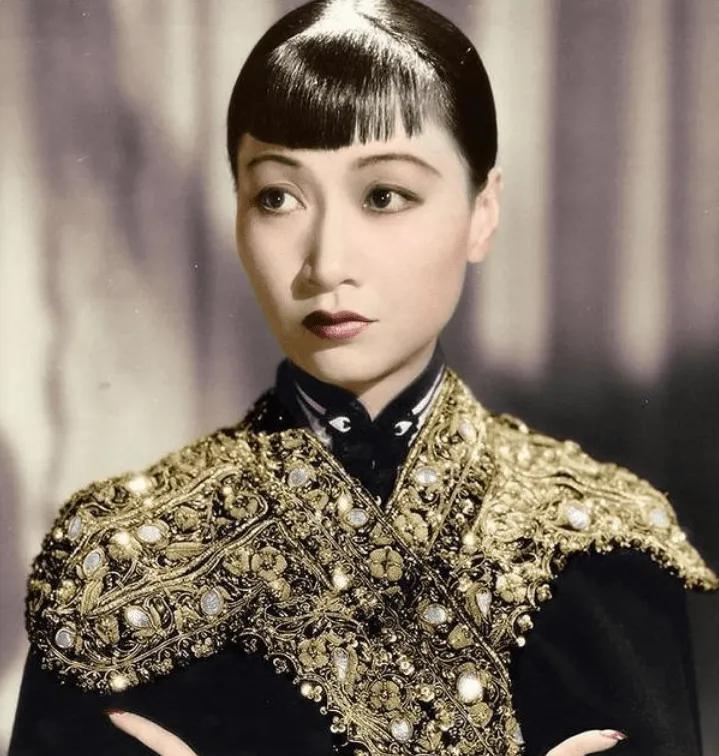 她容貌艳丽却终生未嫁，养活全家却被家人视为耻辱，悲哀的巨星