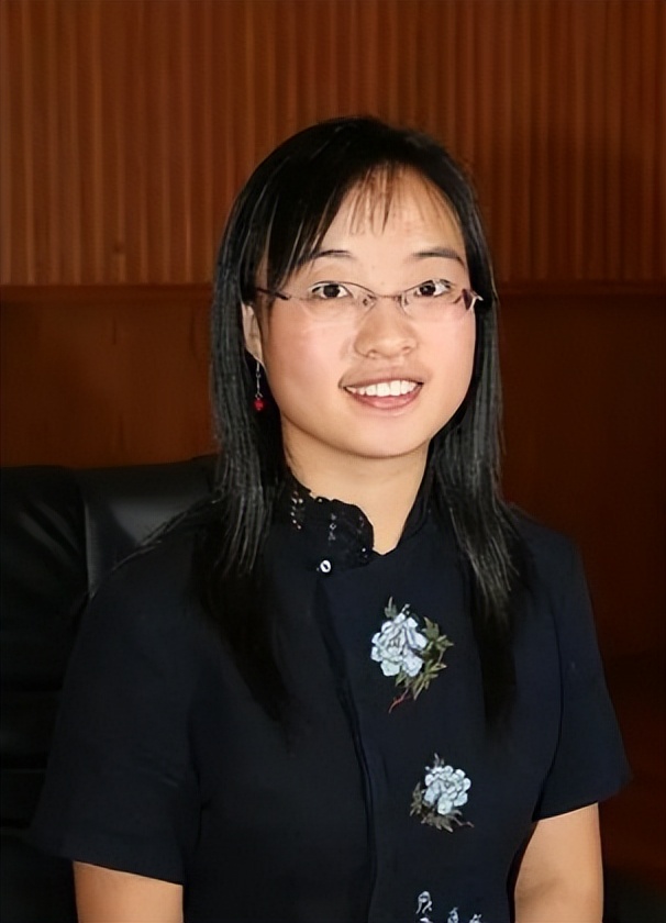 被张艺谋劝退娱圈后，转身嫁美籍华人，“谋女郎”魏敏芝怎样了？