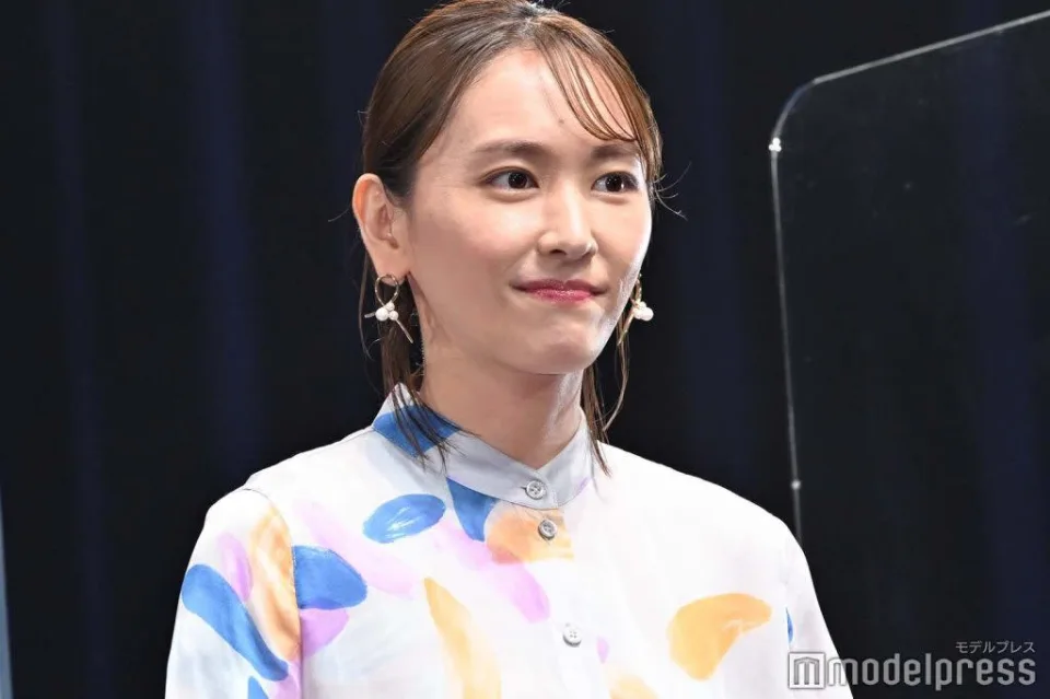 新垣结衣婚后现身被指发型出事！女生30岁后驾驭不了刘海？