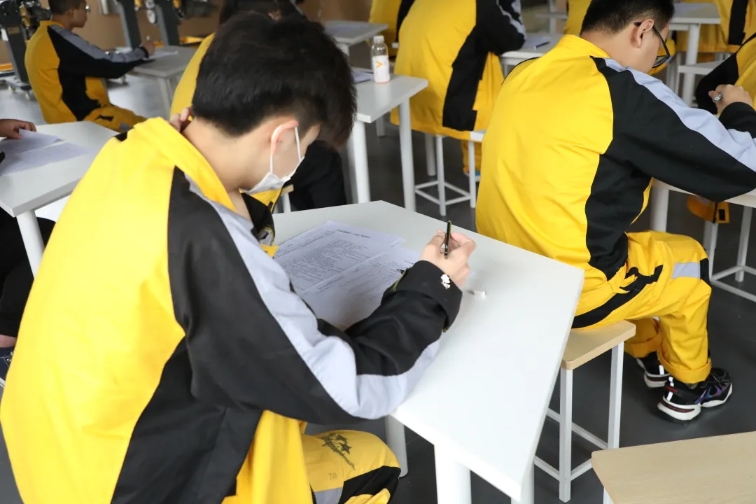 上海万通汽修学校 | 愿你不负所学，期末加油