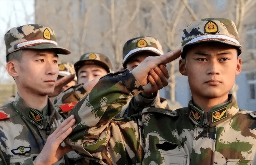 大学生入伍好处再次升级，可享减免学费考研加分，还有免试专升本