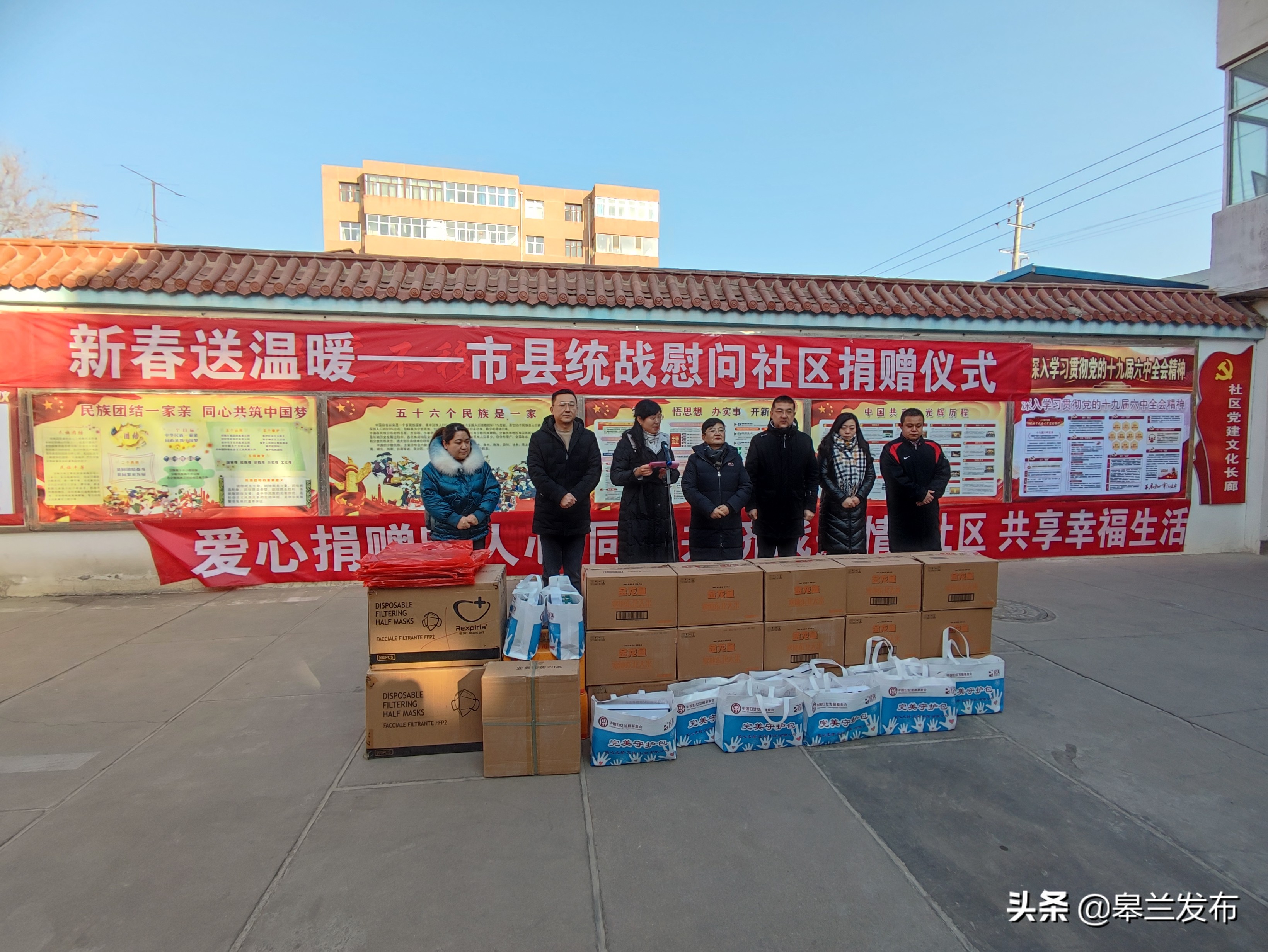 �С���ͳս���ڸ�����ʯ����Ǳ�������չ���´�����ů���