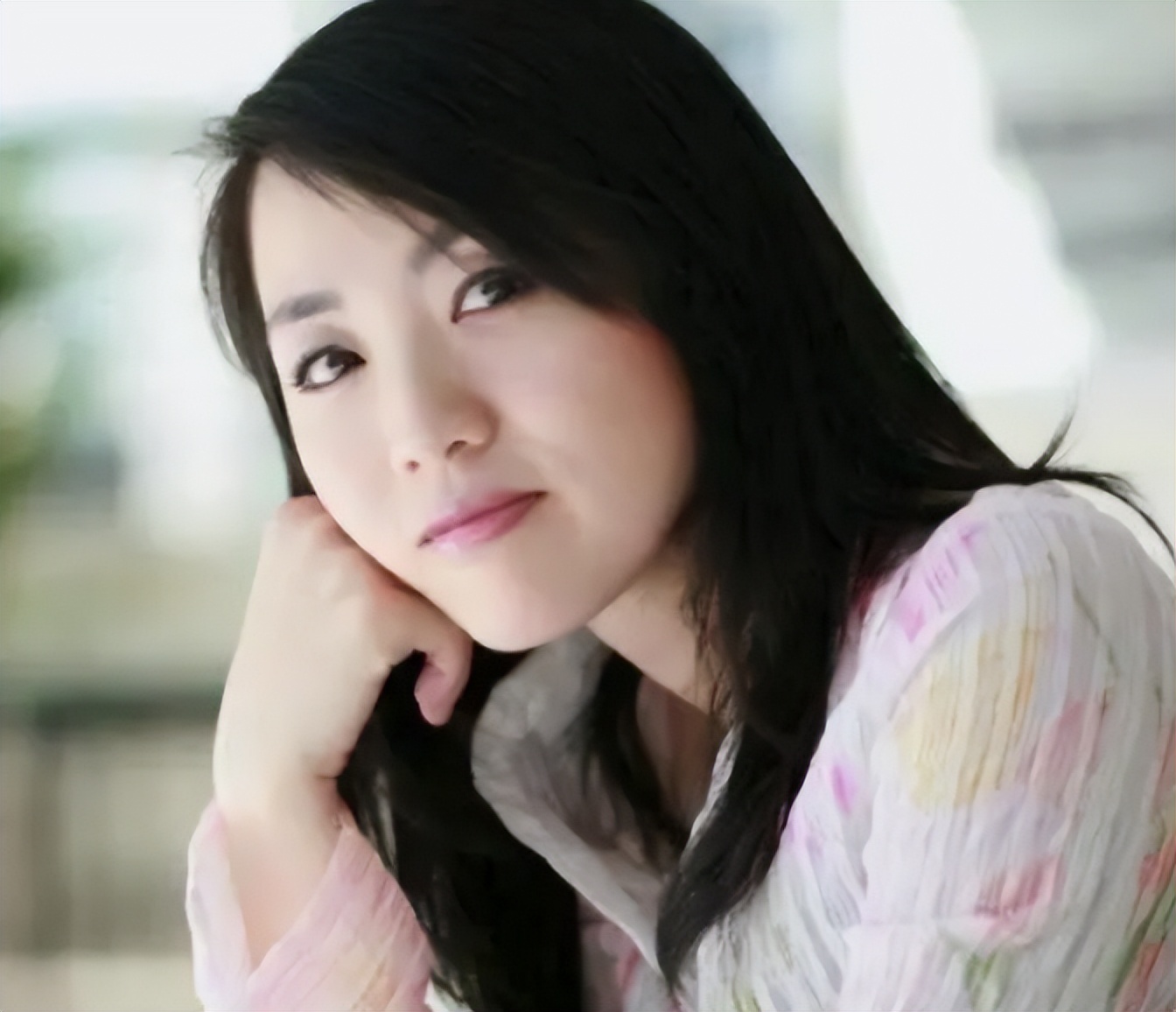 《天气预报》主持人杨丹：27年零失误，嫁给初恋丈夫，40岁当妈妈