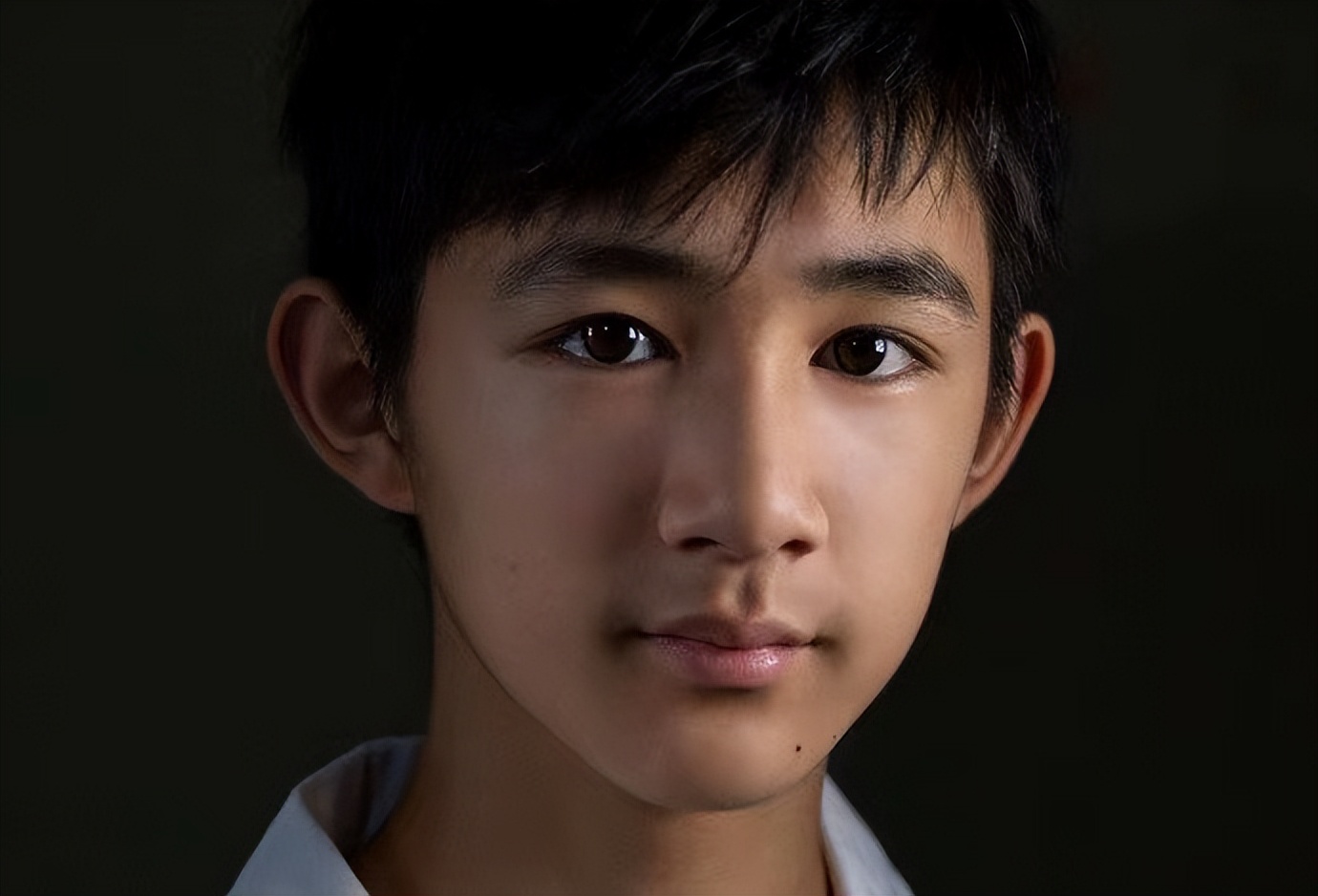 给35岁以下“演技最好11位男演员”排个名，朱一龙第7，荣梓杉第3