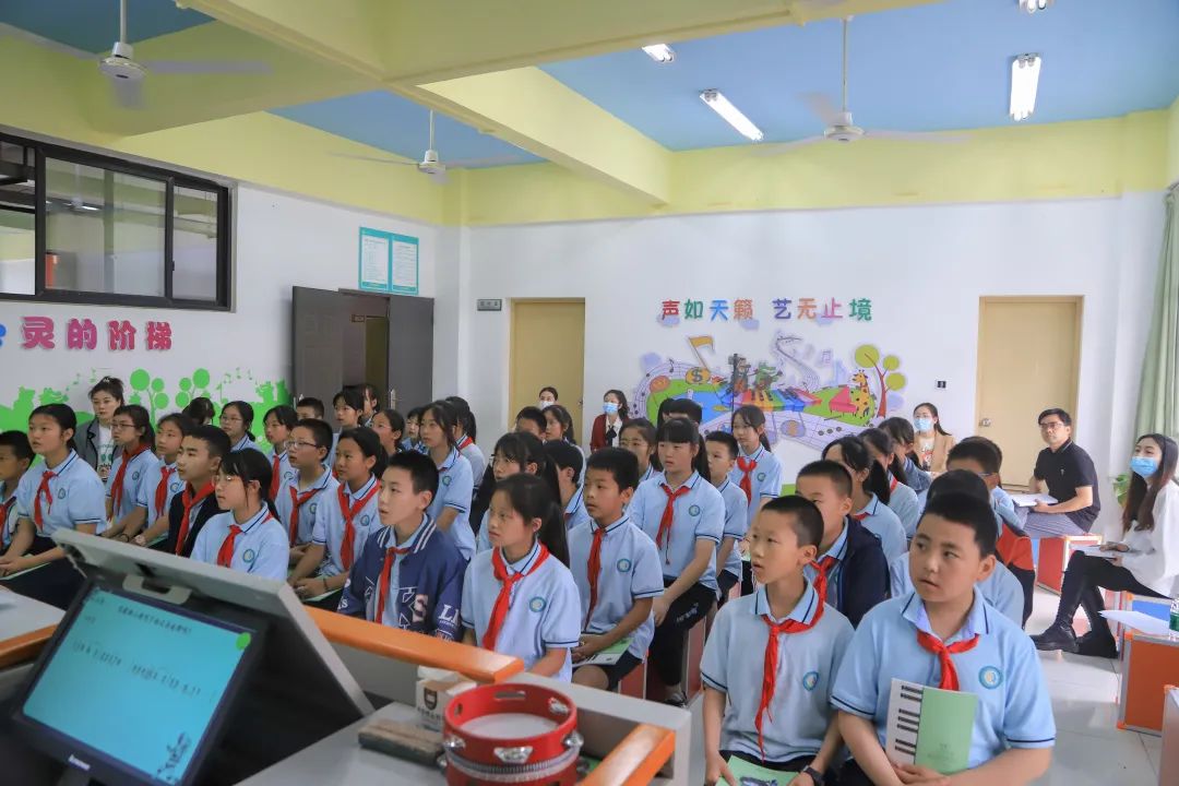 天府新区谙律工作坊和V7工作坊在南湖小学举行联合教学研讨活动