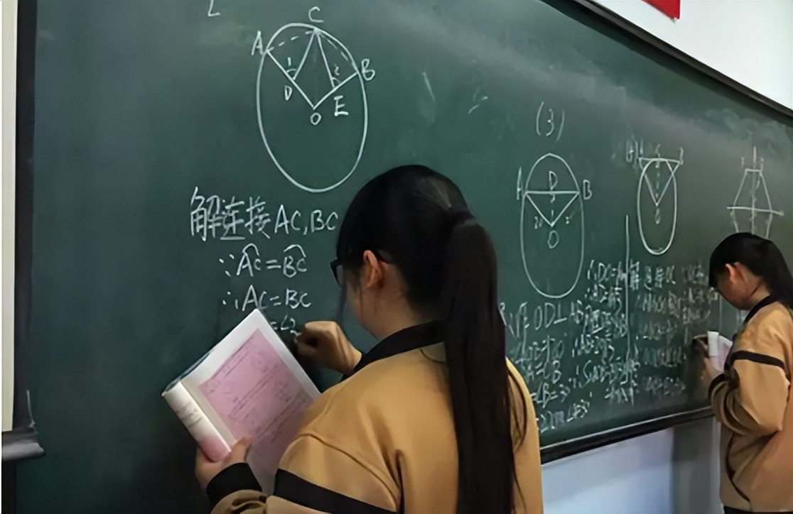 不擅长数学的考生，这几个专业尽量不要报考，毕业或将成为难题