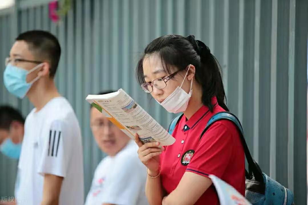 大量三本学生考公上岸，却未见985学生身影，这是为何？