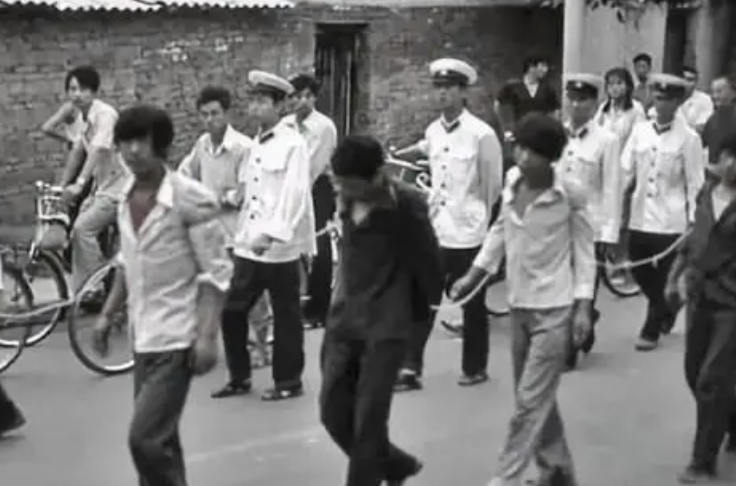 86年严打，军警全力追捕的东北“三张兄弟”，是何身份，犯了啥罪