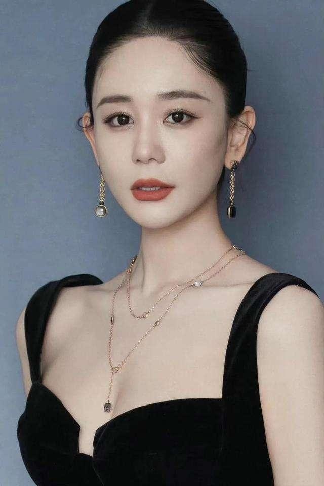 一脸“苦瓜相”却还能演大女主，这8位女星越看越丧，导演咋想的