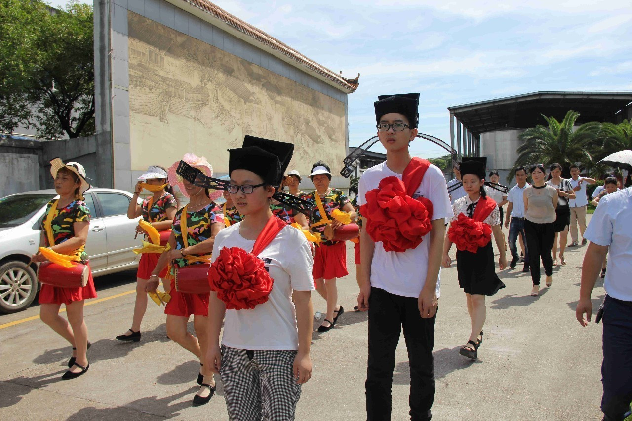 那些成为高考状元的学生，都来自什么家庭？很多都是“三有家庭”