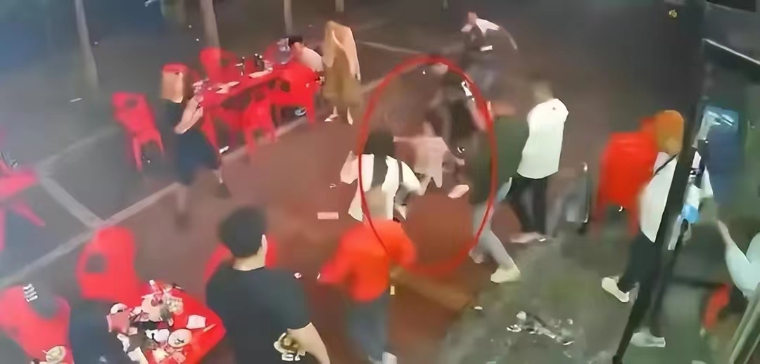 “唐山”被打女子伤情曝光，歹徒量刑或加重，“黑伞”也保不住他