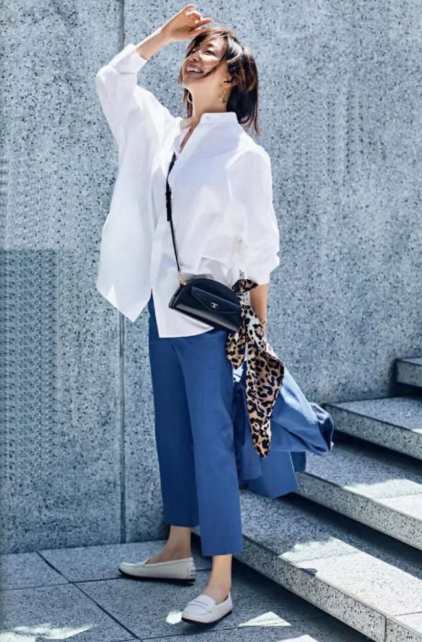 建议上了年纪的女人：衣服不艳、裤子不紧、鞋跟不高，优雅又体面