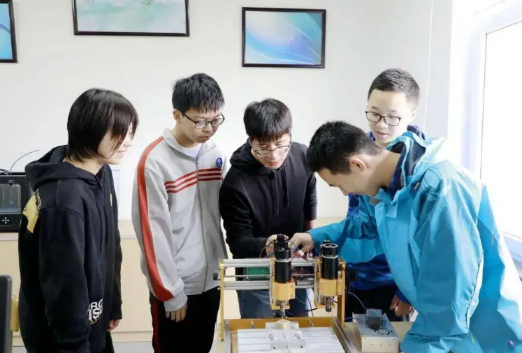 被称为“韦神”接班人，叶珈宁究竟有多优秀？看过他的履历就懂了