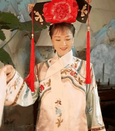 女星再扮经典角色：王艳上演回忆杀，关晓彤空姐装梦回“你叉叉”